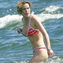 Oups, les seins de Bella Thorne sortent de son bikini