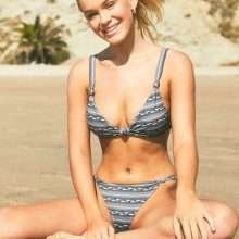 Faith Schroder pose en bikini et maillot de bain