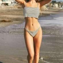 Faith Schroder pose en bikini et maillot de bain