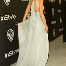 Heidi Klum exhibe un décolleté massif chez Warner Bros