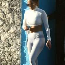 Jennifer Lopez se balade en collants à Miami