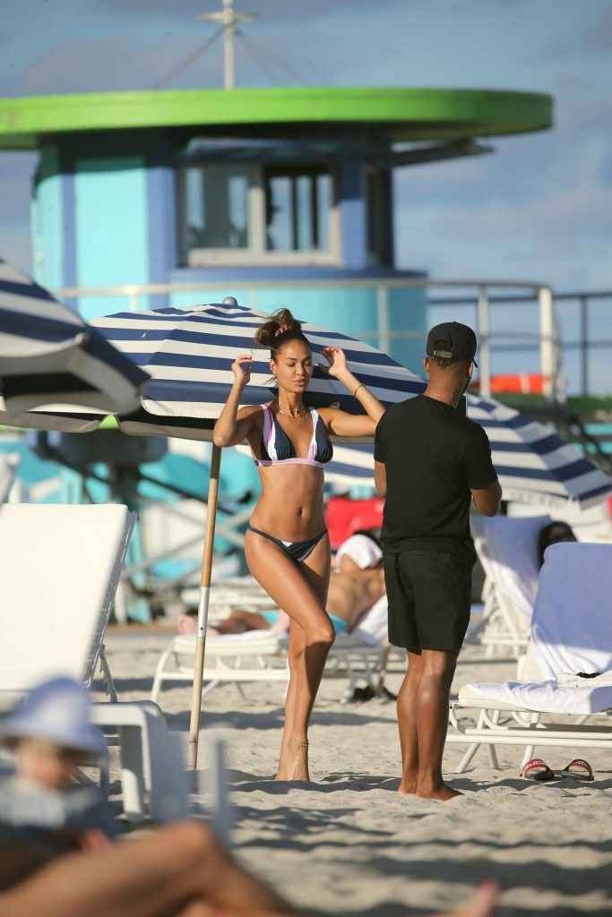 Joan Smalls en bikini à Miami