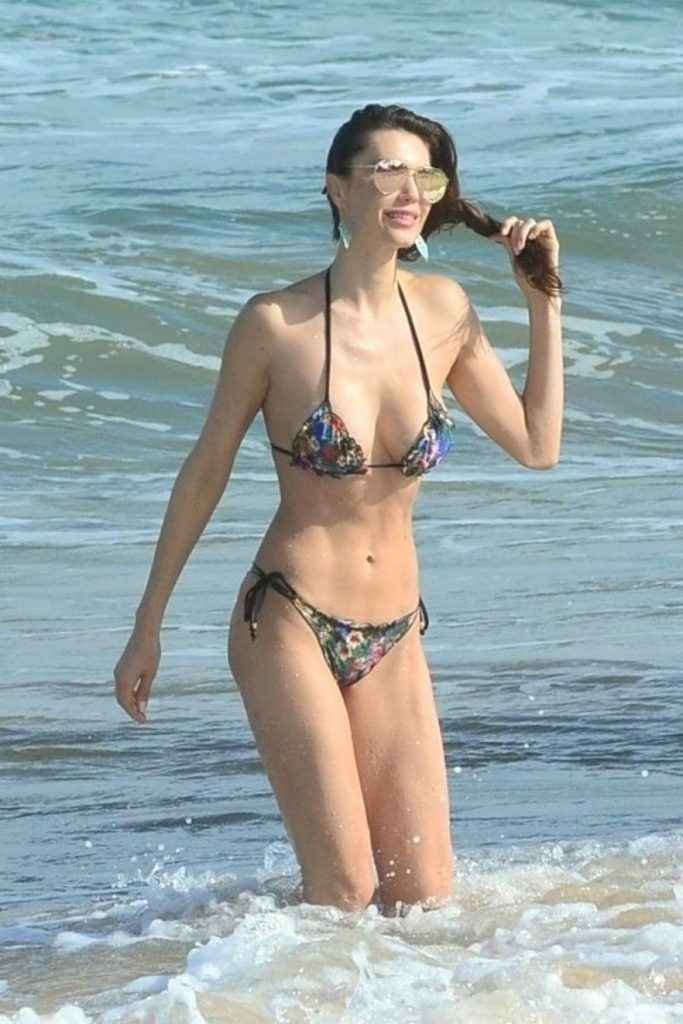 Julia Pereira en bikini à Bahia