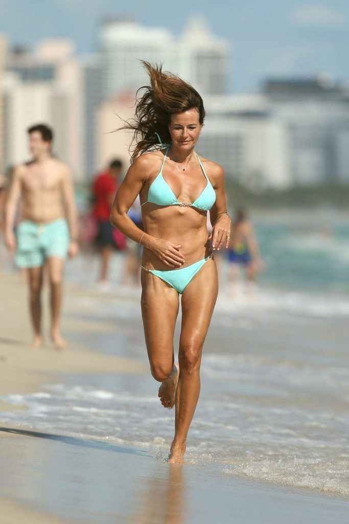 Kelly Bensimon en bikini à Miami Beach