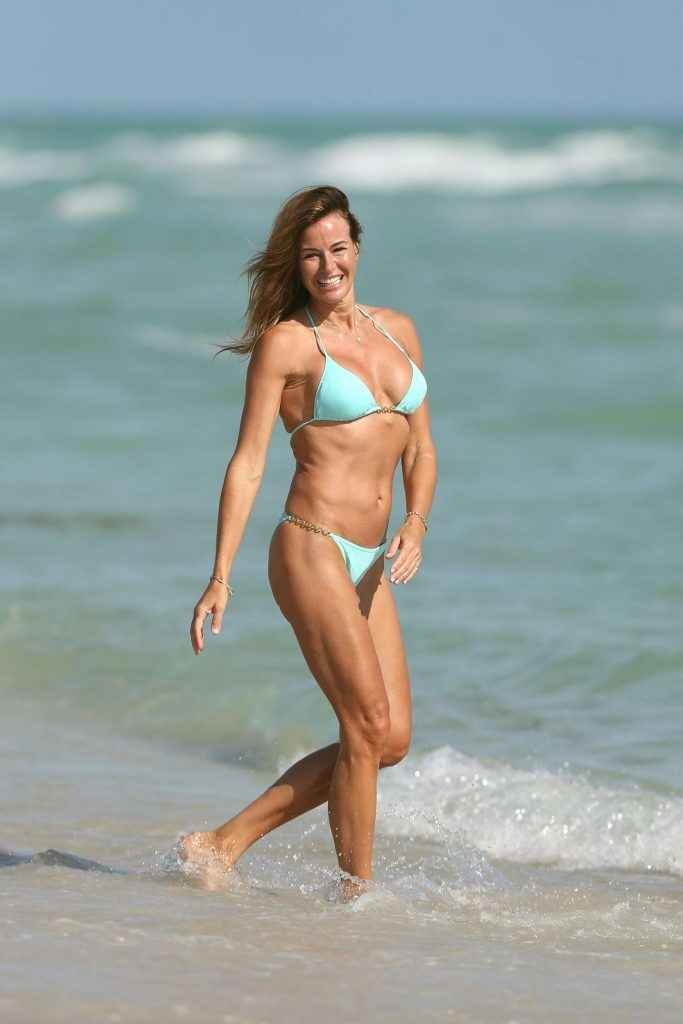 Kelly Bensimon en bikini à Miami Beach