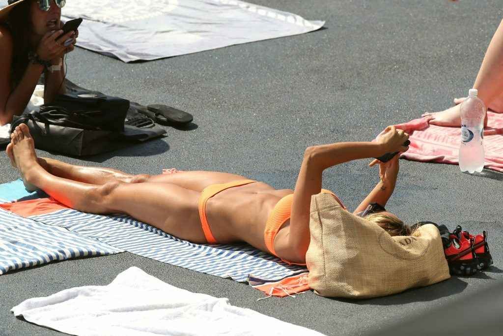 Pip Edwards en bikini à Sydney