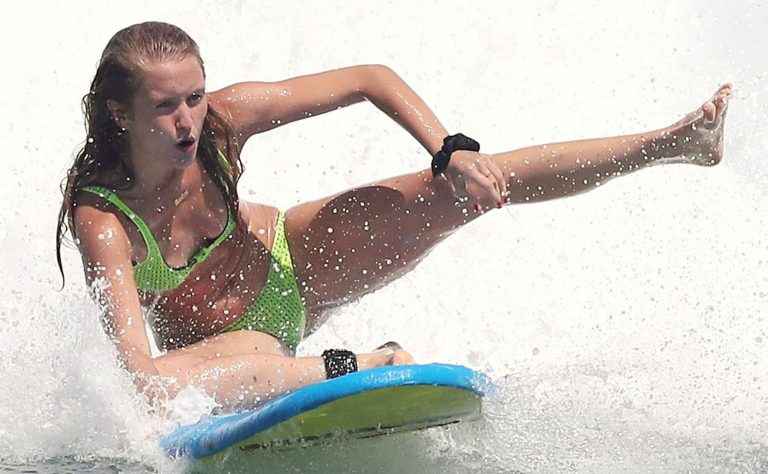 Sailor Brinkley Cook en bikini à Bondi Beach