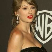 Taylor Swift ouvre le décolleté chez Warner Bros