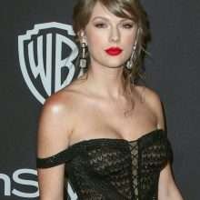Taylor Swift ouvre le décolleté chez Warner Bros