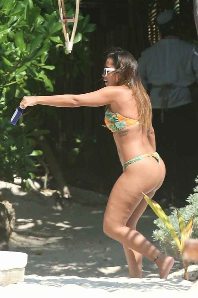 Anitta en bikini au Mexique