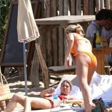 Chelsy Davy en bikini à Saint-Tropez