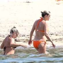 Chelsy Davy en bikini à Saint-Tropez
