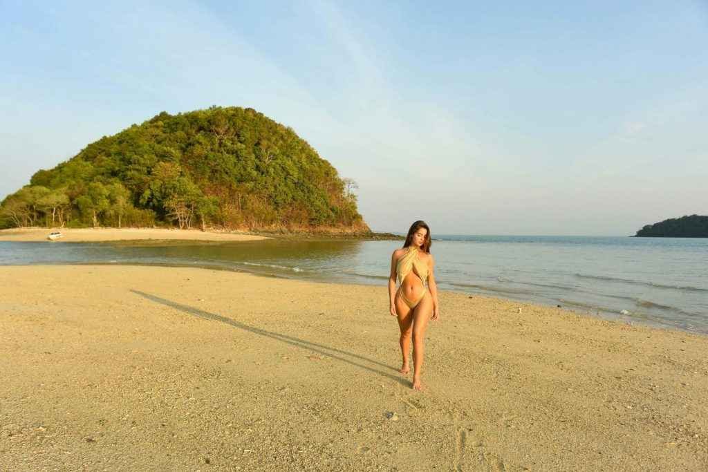 Demi Rose en maillot de bain à Phuket