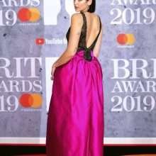 Dua Lipa ouvre le décolleté aux Brit Awards 2019