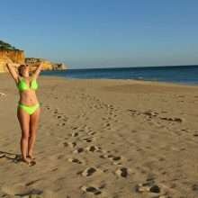 Imogen Thomas en bikini à Faro