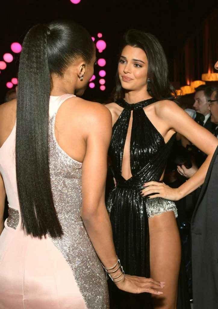 Kendall Jenner et sa robe trop ouverte, la suite