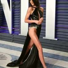 Kendall Jenner dans une robe trop ouverte chez Vanity Fair
