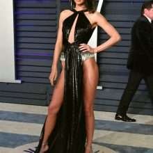 Kendall Jenner dans une robe trop ouverte chez Vanity Fair