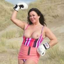 Lisa Appleton exhibe ses gros seins