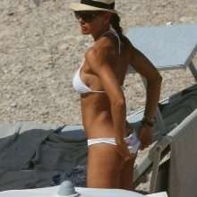 Martina Colombari en bikini à Ibiza