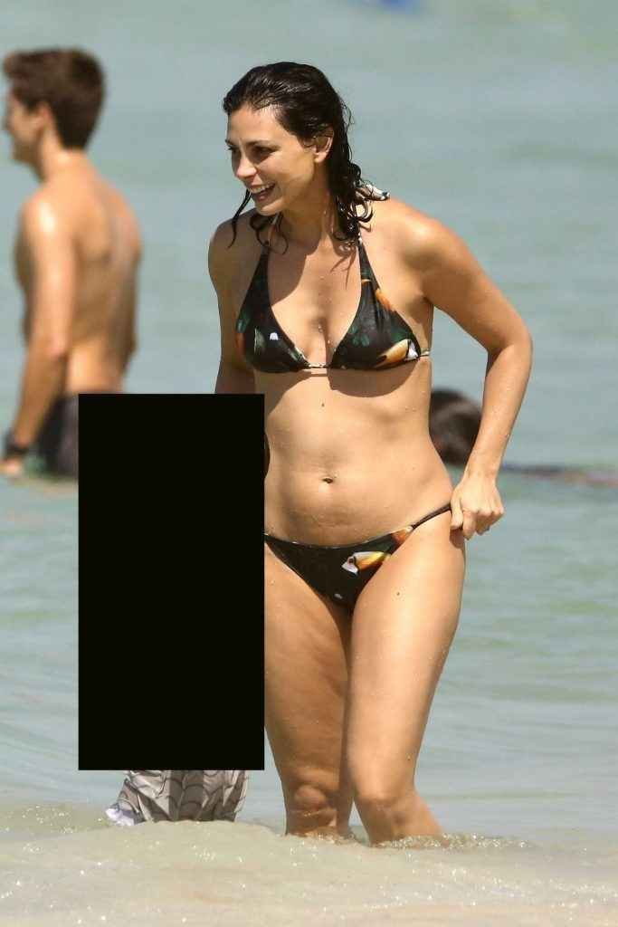 Morena Baccarin en bikini