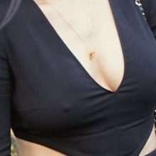 Nikki Bella a les seins qui pointent à Beverly Hills