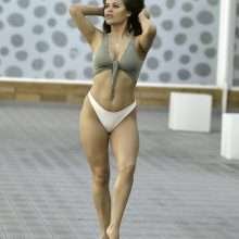 Rihanne Saxby en bikini en Espagne
