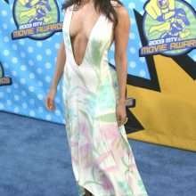 Roselyn Sanchez ouvre le décolleté aux MTV Movie Awards