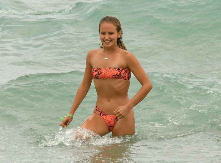 Sailor Brinkley Cook en bikini à Miami