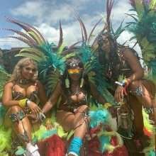 Ashanti exhibe ses charmes lors du carnaval de Trinité et Tobago