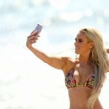 Diva Lana (WWE) en bikini à Los Angeles