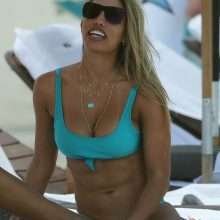 Jessica Ledon dans un bikini bleu à Miami
