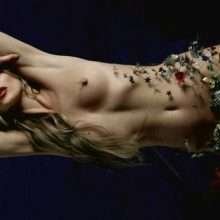 Kate Moss nue dans BeCool