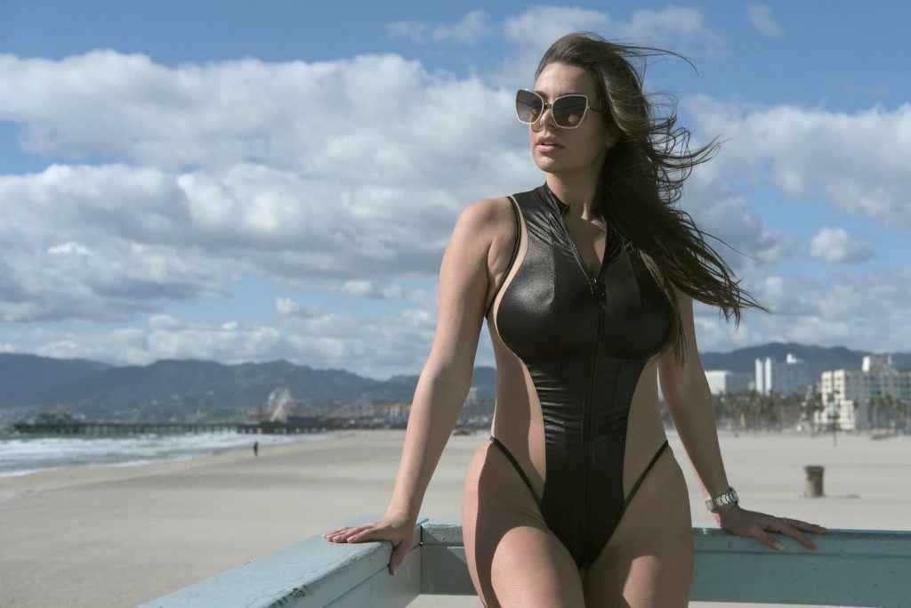 Nadine Mirada en maillot de bain à Santa Monica