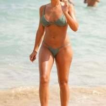 Noni Janur en bikini à Bondi Beach