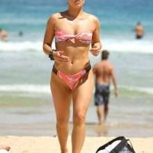 Sharna Burgess en bikini à Sydney