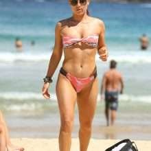 Sharna Burgess en bikini à Sydney