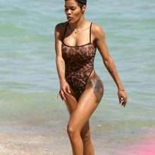 Teyana Taylor dans un maillot de bain transparent à Miami