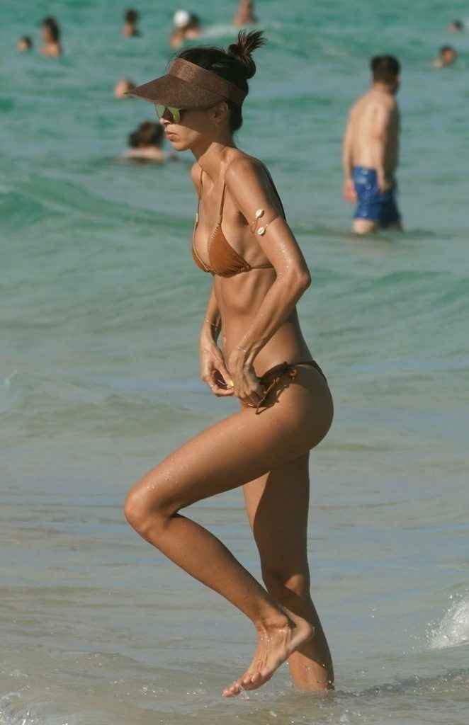 Thais Martins en bikini à Miami