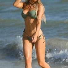 Hayley Hughes en bikini à Majorque