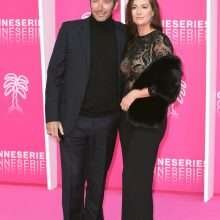 Hélène Sémonin exhibe ses gros seins au Festival des Séries à Cannes