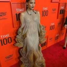 Indya Moore exhibe ses petits seins nus au Time 100 Gala 2019