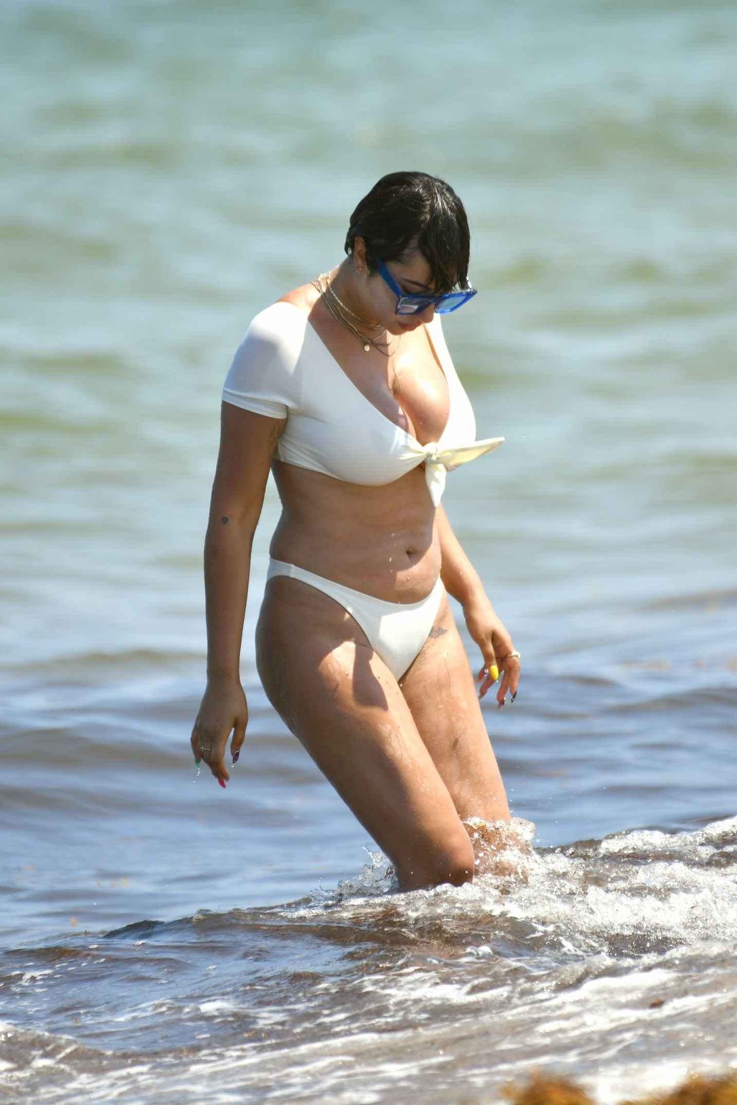 Jackie Cruz en bikini à Miami Beach