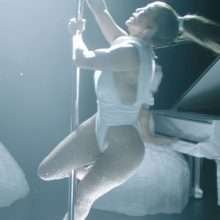 Jennifer Lopez les fesses à l'air dans son dernier clip vidéo