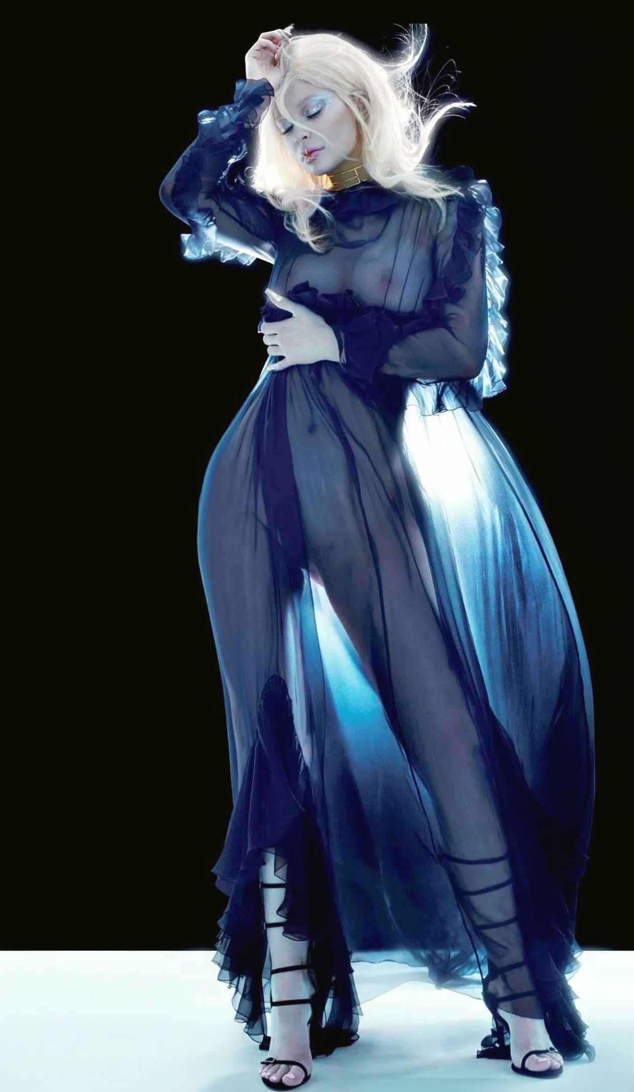 Kylie Jenner nue dans V MAgazine