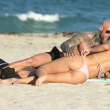 Michelle Lewin en bikini à Miami Beach
