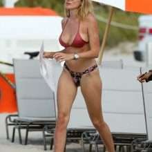 Paola Ambrosini dans un petit bikini à Miami