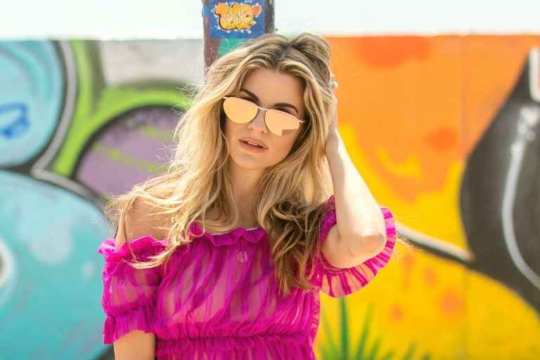 Oups, on voit les petits seins nu de Rachel McCord