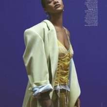 Rihanna pose dans Vogue