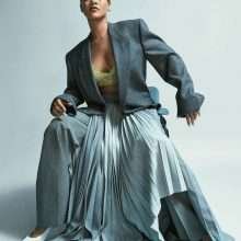 Rihanna pose dans Vogue